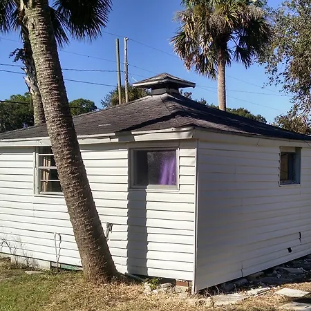 1 Beige Cozy Bungalow Or 1 White Cozy Efficiency Cottage In Titusville Exterior photo