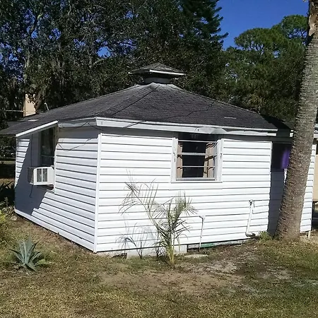 1 Beige Cozy Bungalow Or 1 White Cozy Efficiency Cottage In Titusville Exterior photo