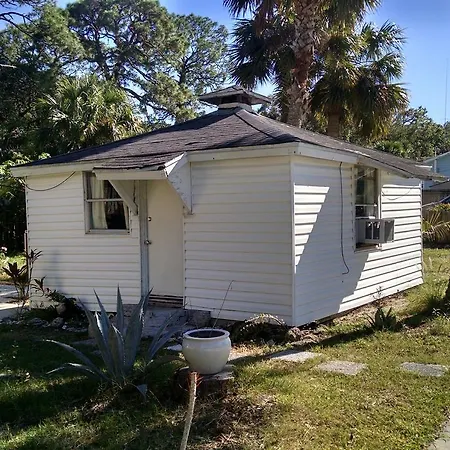 1 Beige Cozy Bungalow Or 1 White Cozy Efficiency Cottage In Titusville Exterior photo