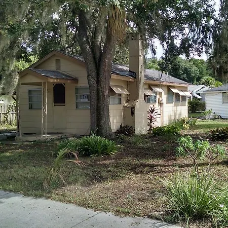 1 Beige Cozy Bungalow Or 1 White Cozy Efficiency Cottage In Titusville Exterior photo