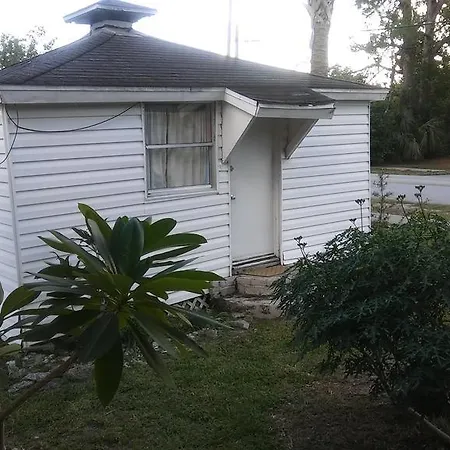 1 Beige Cozy Bungalow Or 1 White Cozy Efficiency Cottage In Titusville Exterior photo