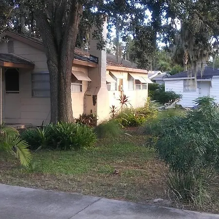 1 Beige Cozy Bungalow Or 1 White Cozy Efficiency Cottage In Titusville Exterior photo