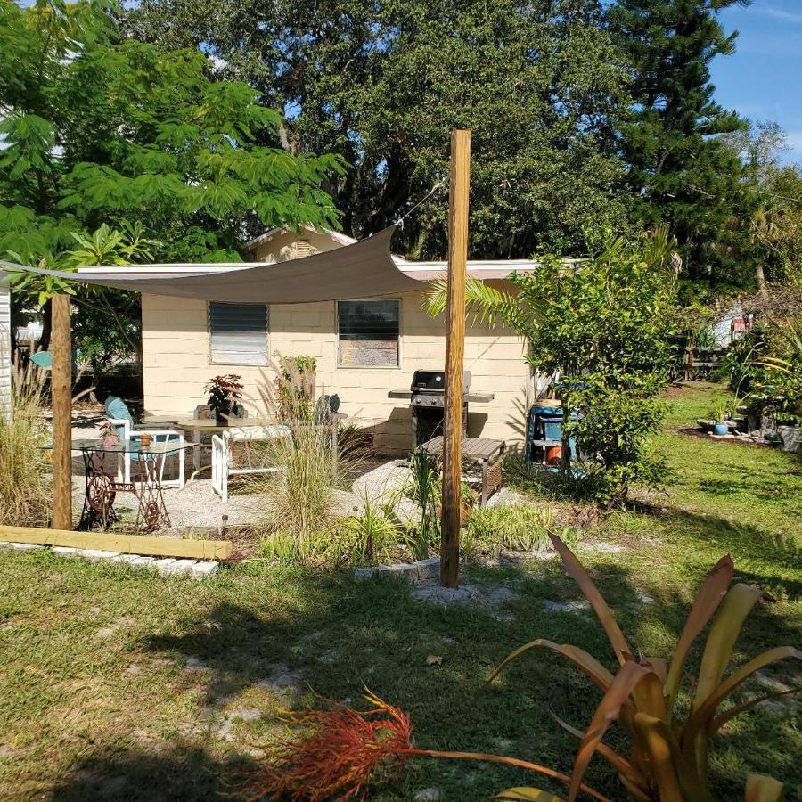 1 Beige Cozy Or 1 White Cozy Efficiency In Titusville