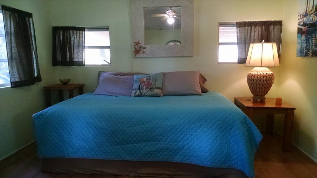 1 Beige Cozy Or 1 White Cozy Efficiency In Ferienhaus Titusville