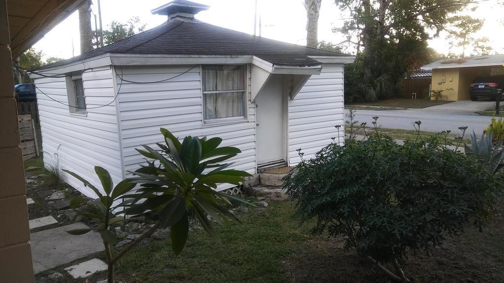 1 Beige Cozy Or 1 White Cozy Efficiency In Titusville